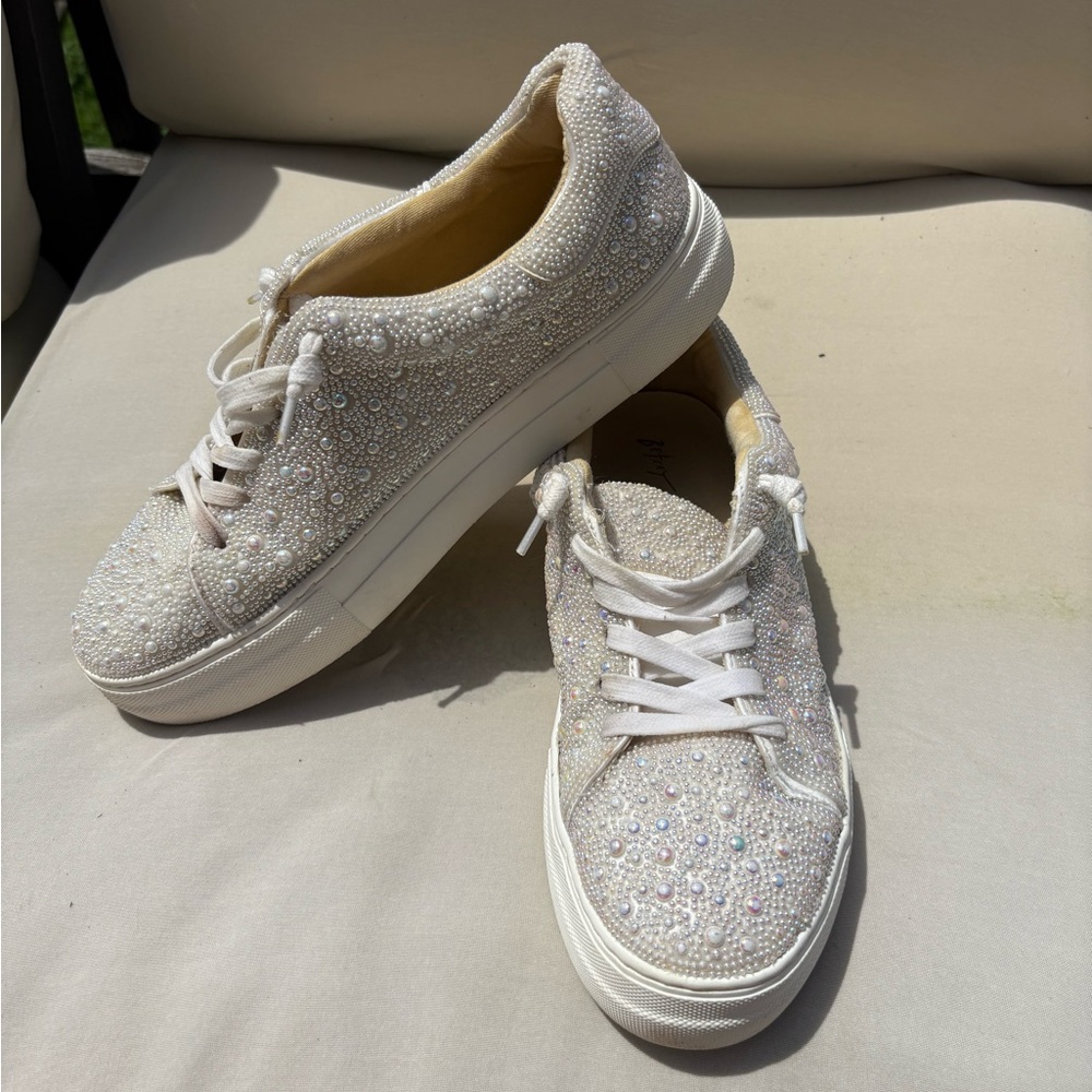 Betsey Johnson Sidny Pearl Sneakers 9.5